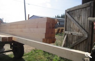 Погрузка бруса на построжку