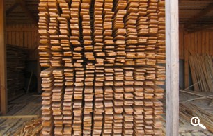 Хранение доски для изготовления вагонки