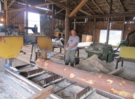 Распиловка леса на производстве